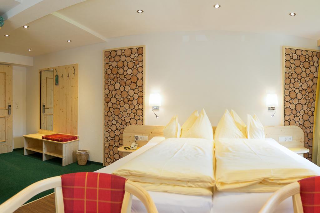Hotel Garni Gruenmoos Sankt Jakob in Defereggen Phòng bức ảnh